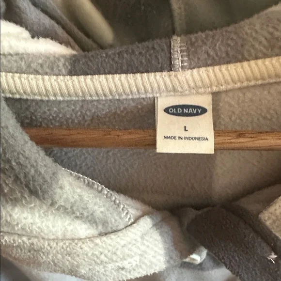 Old Navy Micro Performance Fleece Henley Hoodie - Picture 4 of 7